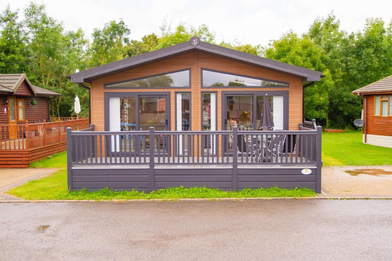 Penny Lodge With Hot Tub Malton Extérieur photo