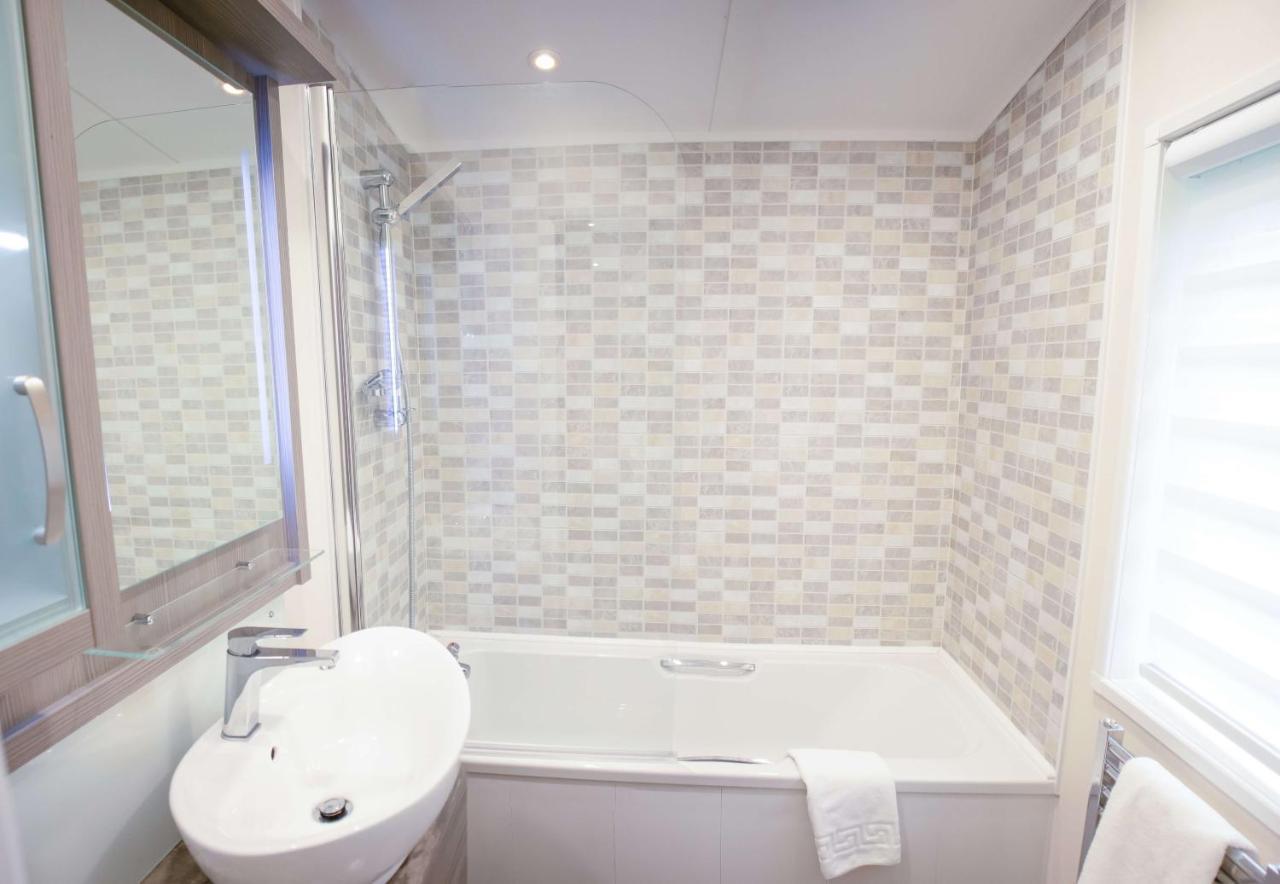 Penny Lodge With Hot Tub Malton Extérieur photo
