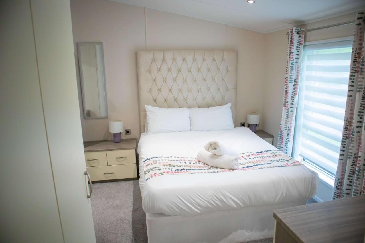 Penny Lodge With Hot Tub Malton Extérieur photo